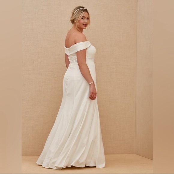 Torrid Satin Mermaid Wedding Dress - NEW - Fits like a 16 - Picture 2 of 5